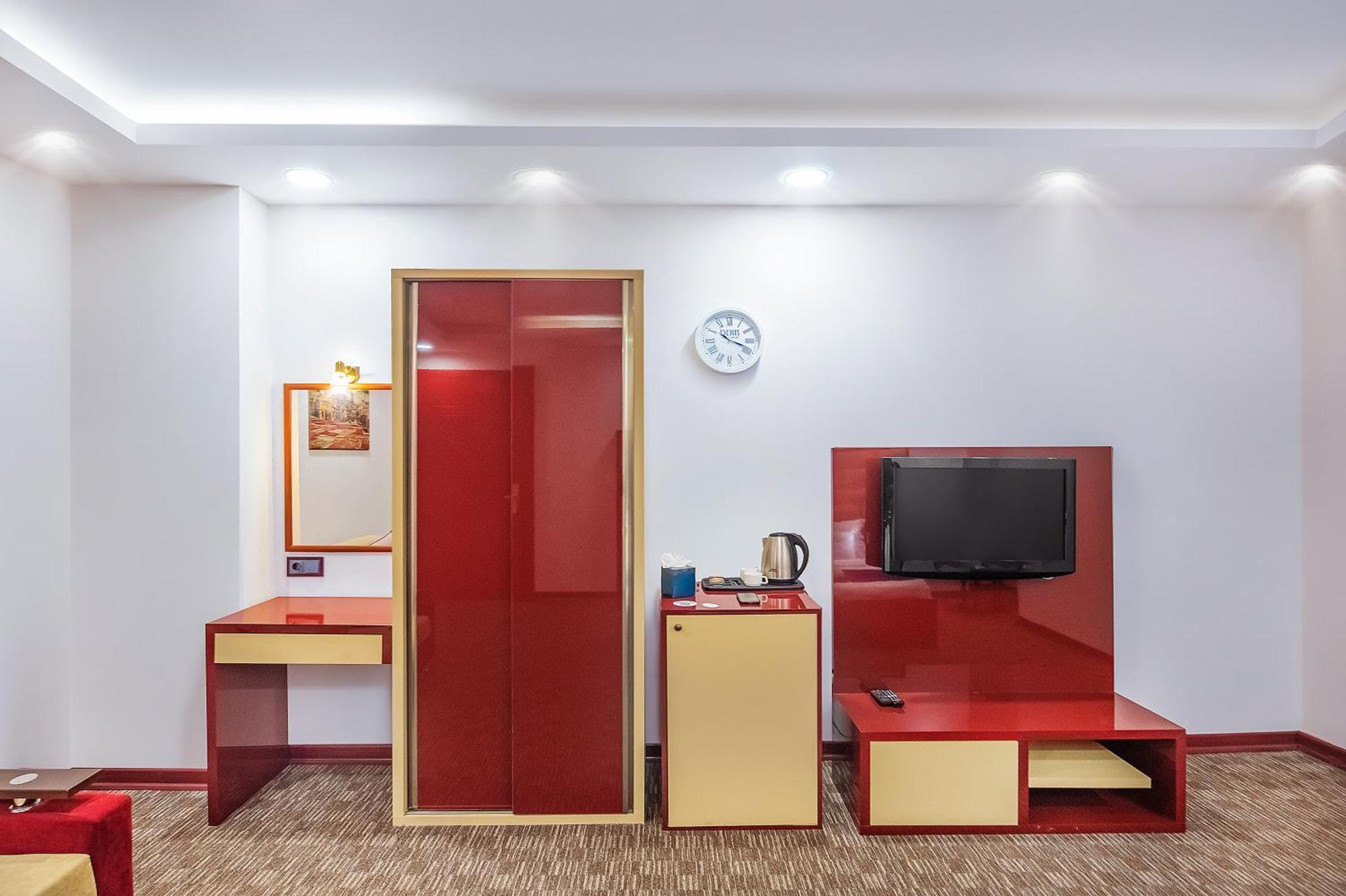 Denis Hotel Tbilisi Exterior photo