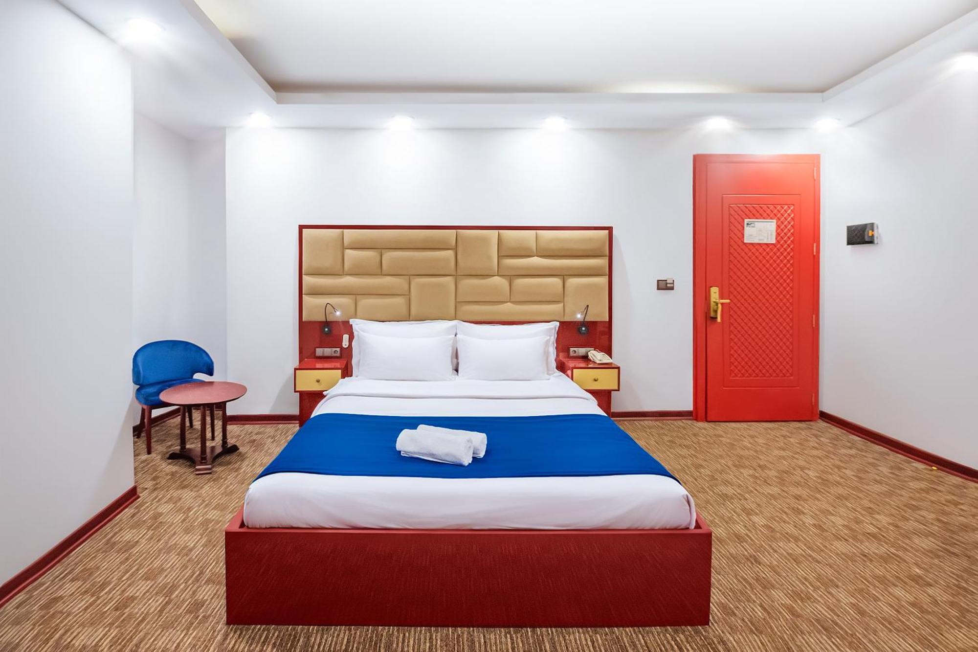 Denis Hotel Tbilisi Exterior photo