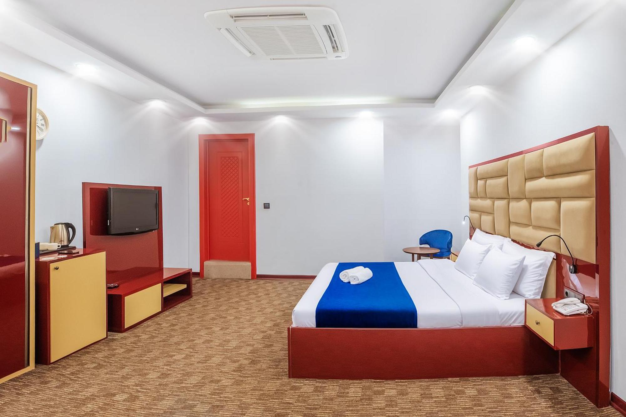 Denis Hotel Tbilisi Exterior photo
