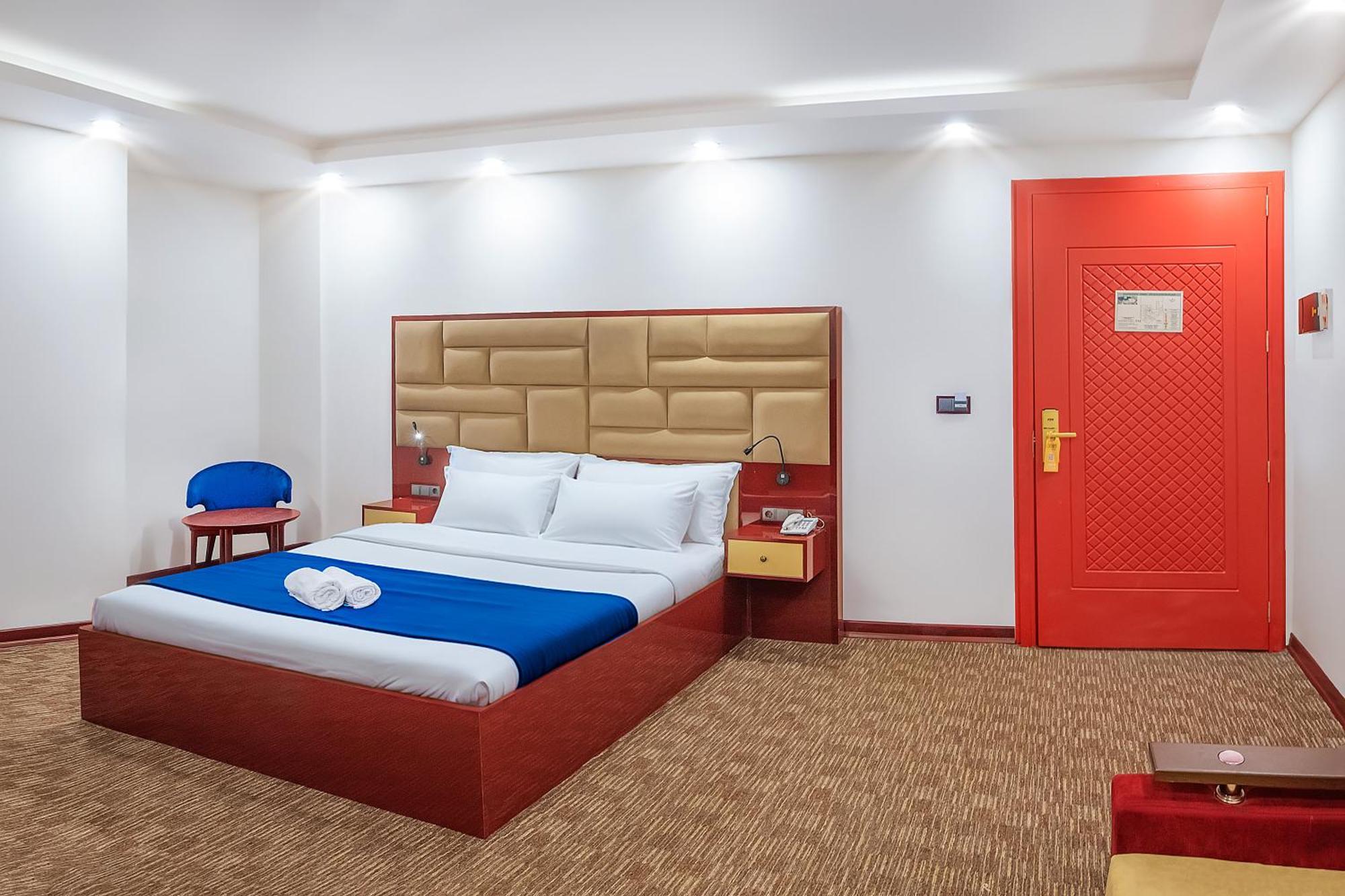 Denis Hotel Tbilisi Exterior photo