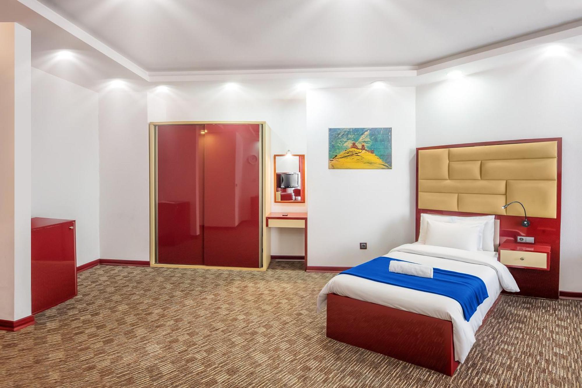 Denis Hotel Tbilisi Exterior photo