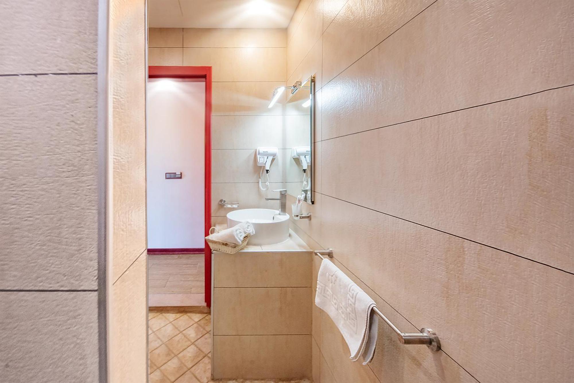 Denis Hotel Tbilisi Exterior photo