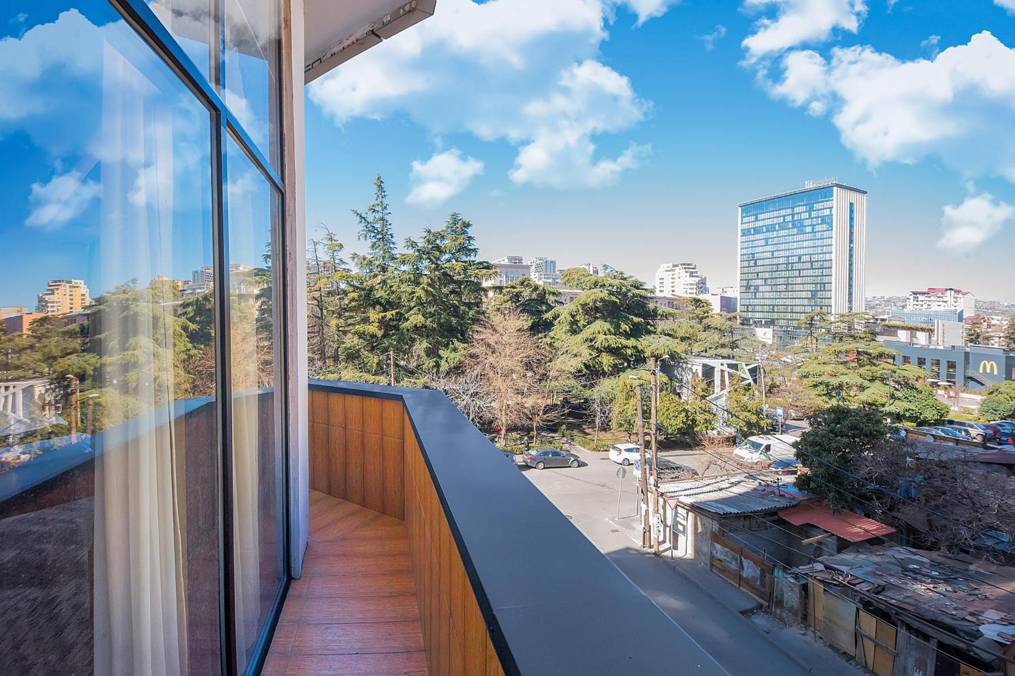 Denis Hotel Tbilisi Exterior photo