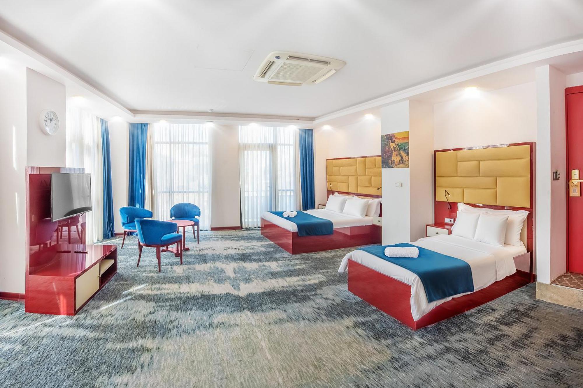 Denis Hotel Tbilisi Exterior photo