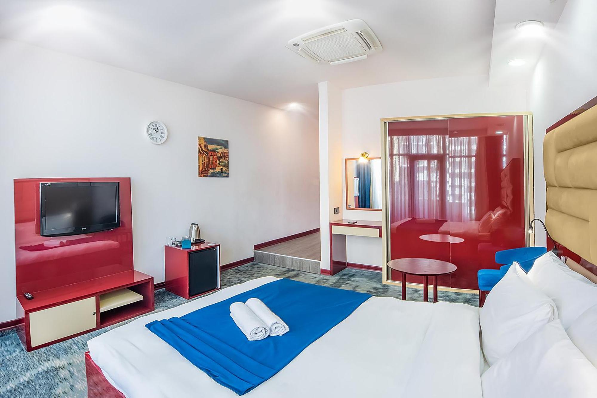Denis Hotel Tbilisi Exterior photo